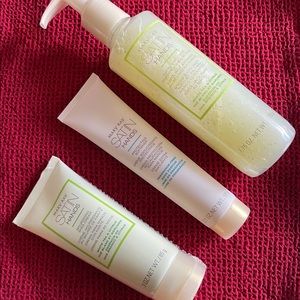 FULL SIZE- Mary Kay satin hands set